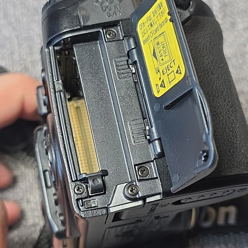 Nikon COOLPIX 5400 5.1MP Digital Camera - Black Battery Parts Untested